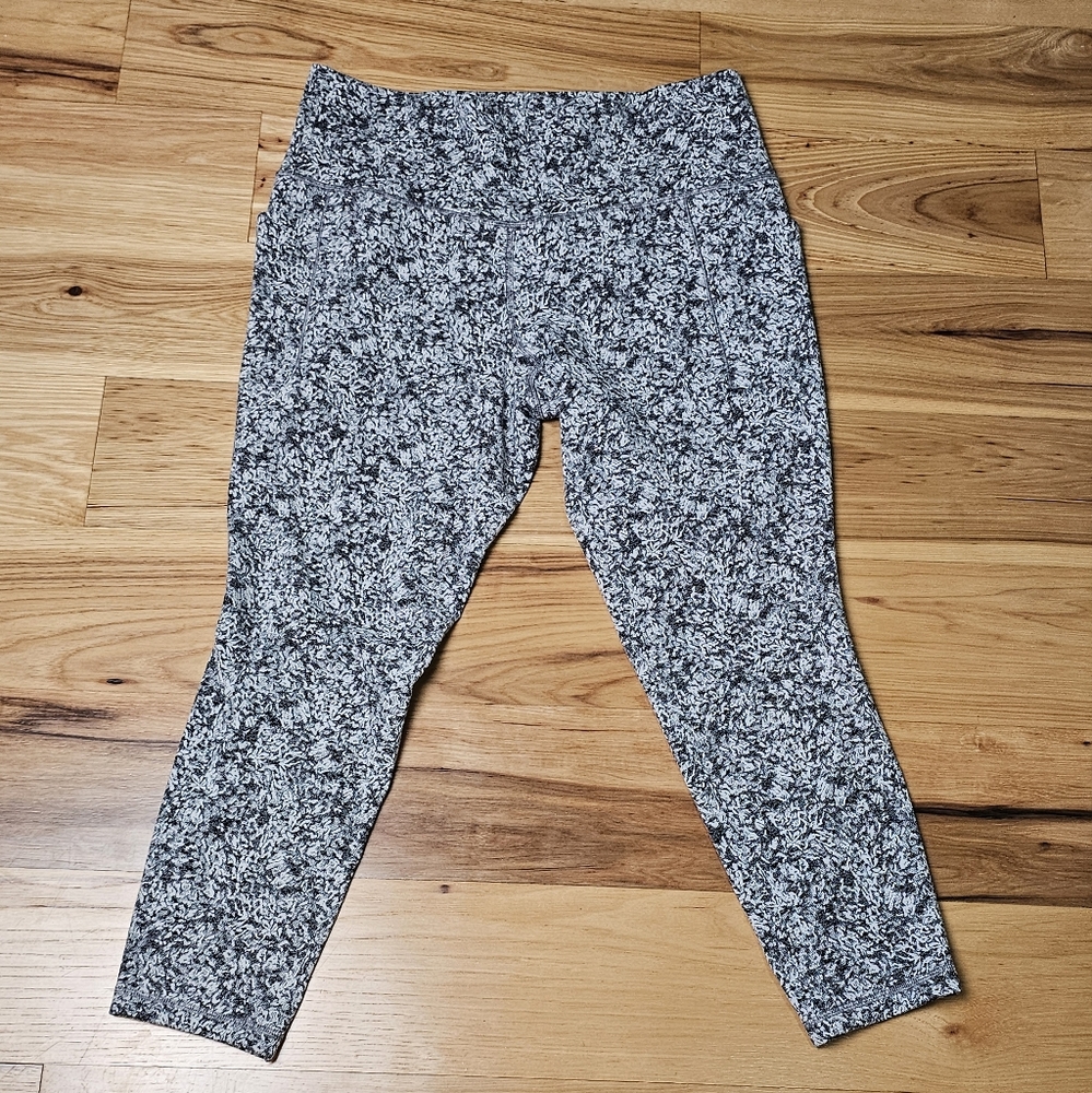 Athleta Salutation Stash Pocket II 7/8 Tight - Moonflower Black Size L Yoga - Picture 3 of 10